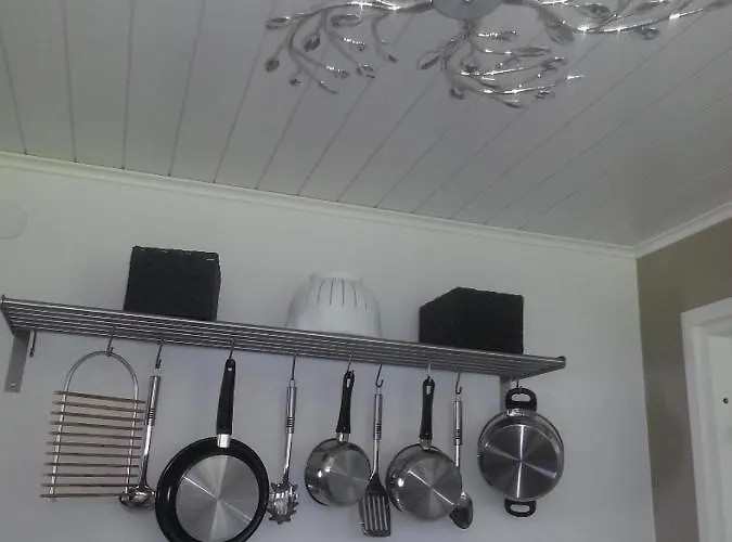 Poppelstrand Nuuksio, Pet Friendly Guest 公寓